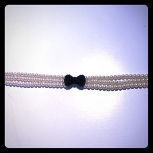 black and pearl choker